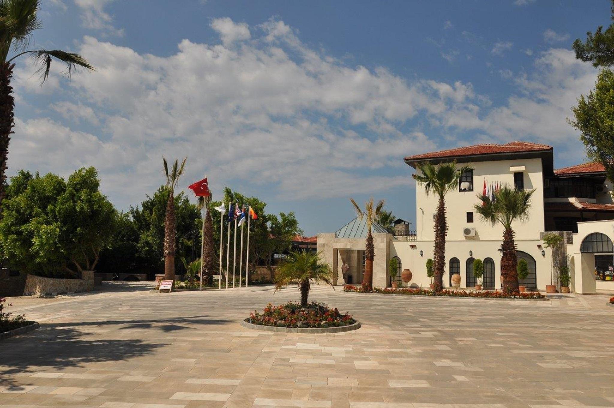 Nicholas Park Hotel 4*