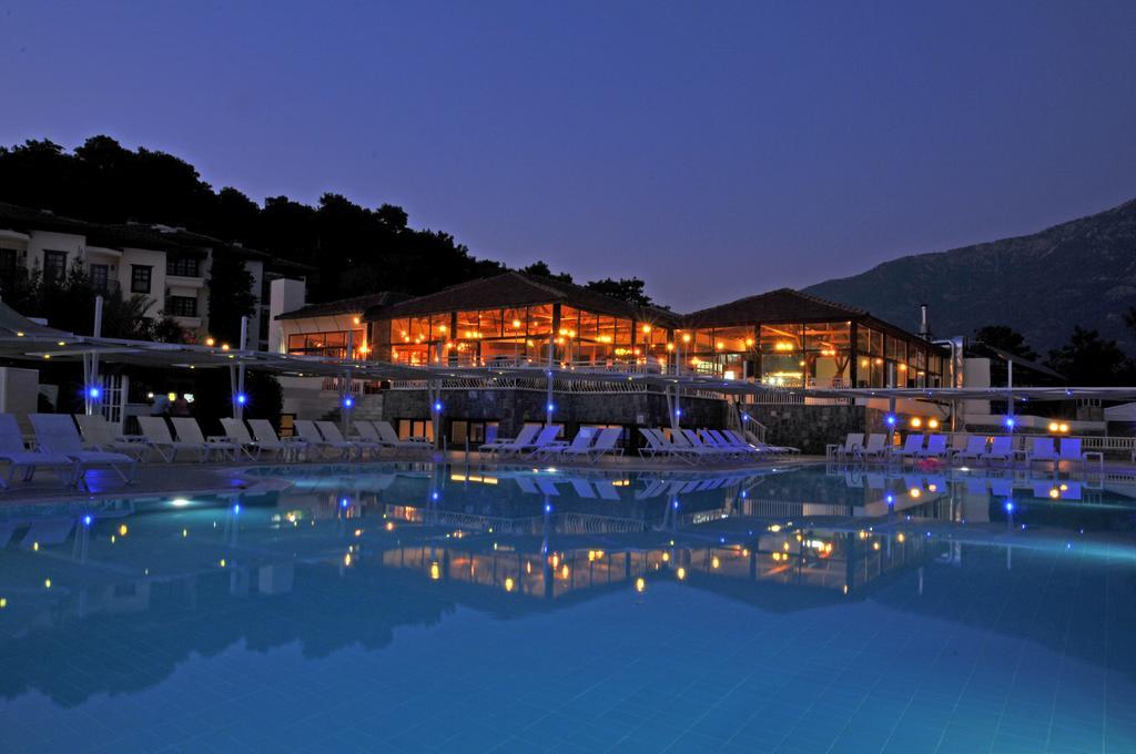 Nicholas Park Otel 4*